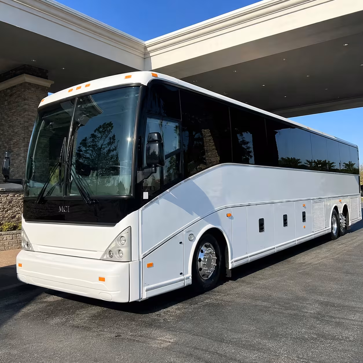 canton airport pickup shuttle buses for arriving groups